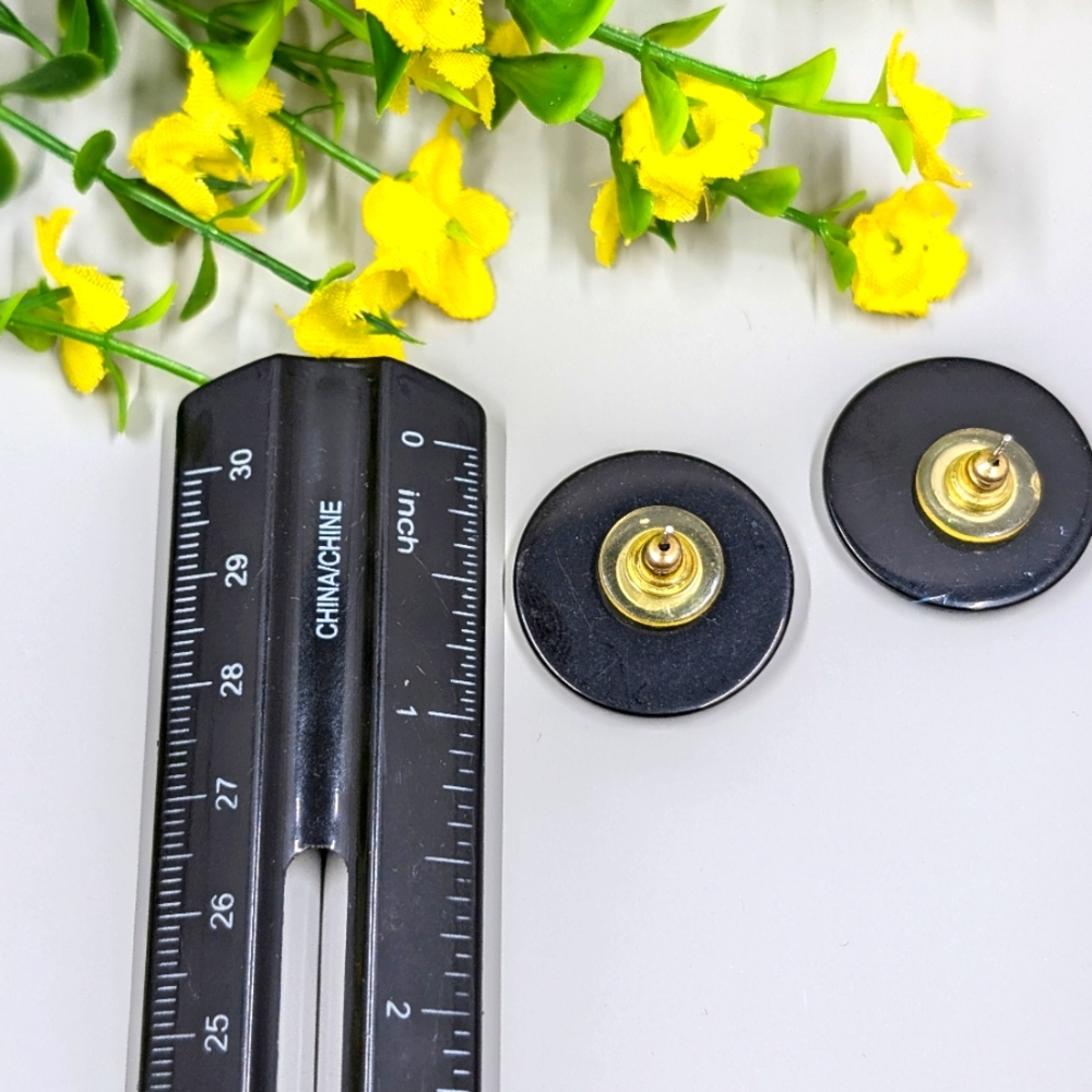 Cute and Vintage Acrylic Button Style Stud Earrings - Picture 4 of 4